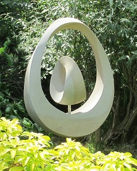 Geometric stone sculpture Möbius Egg Yolk I - 3